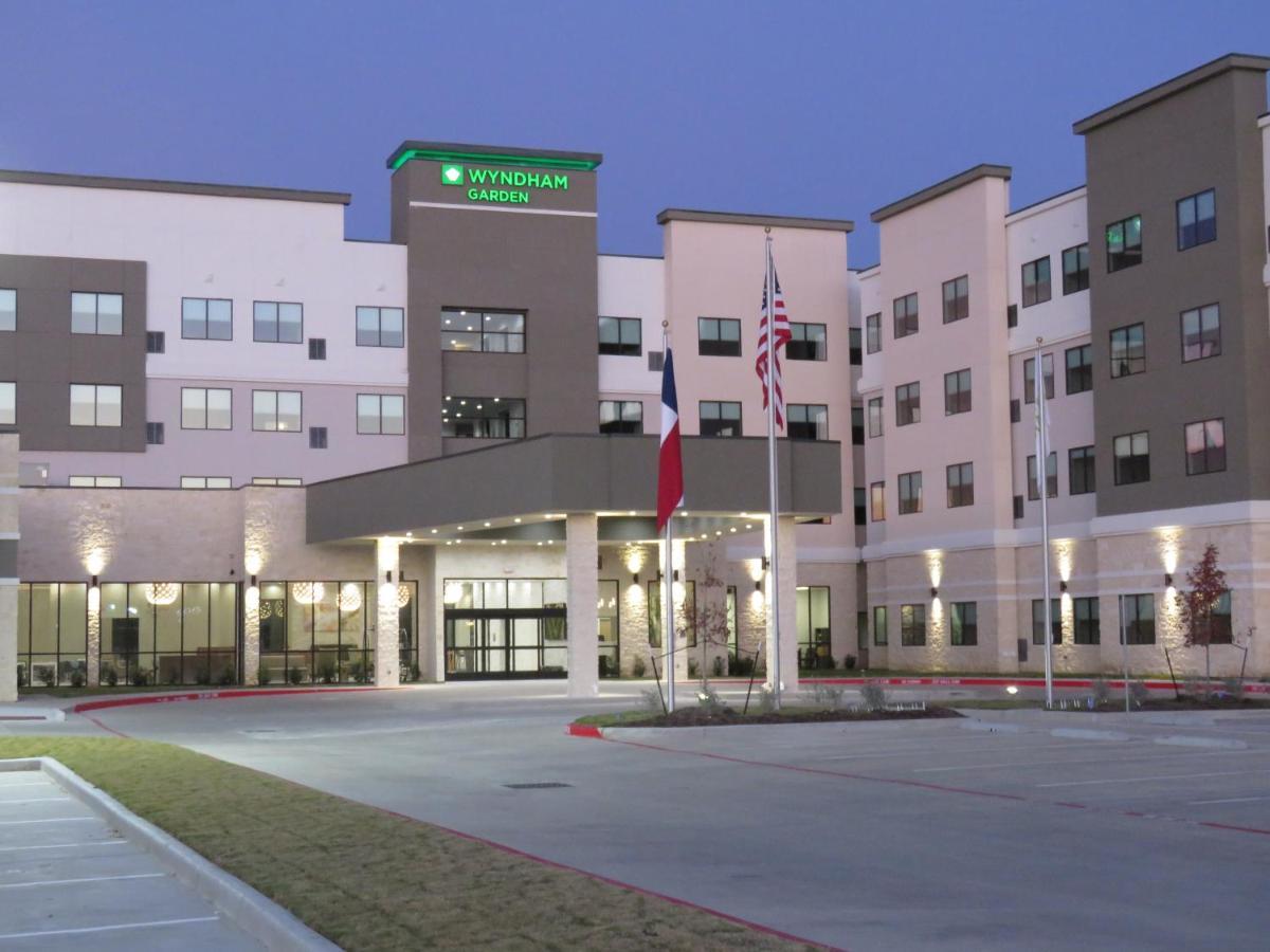 Hotel Wyndham Garden College Station Esterno foto