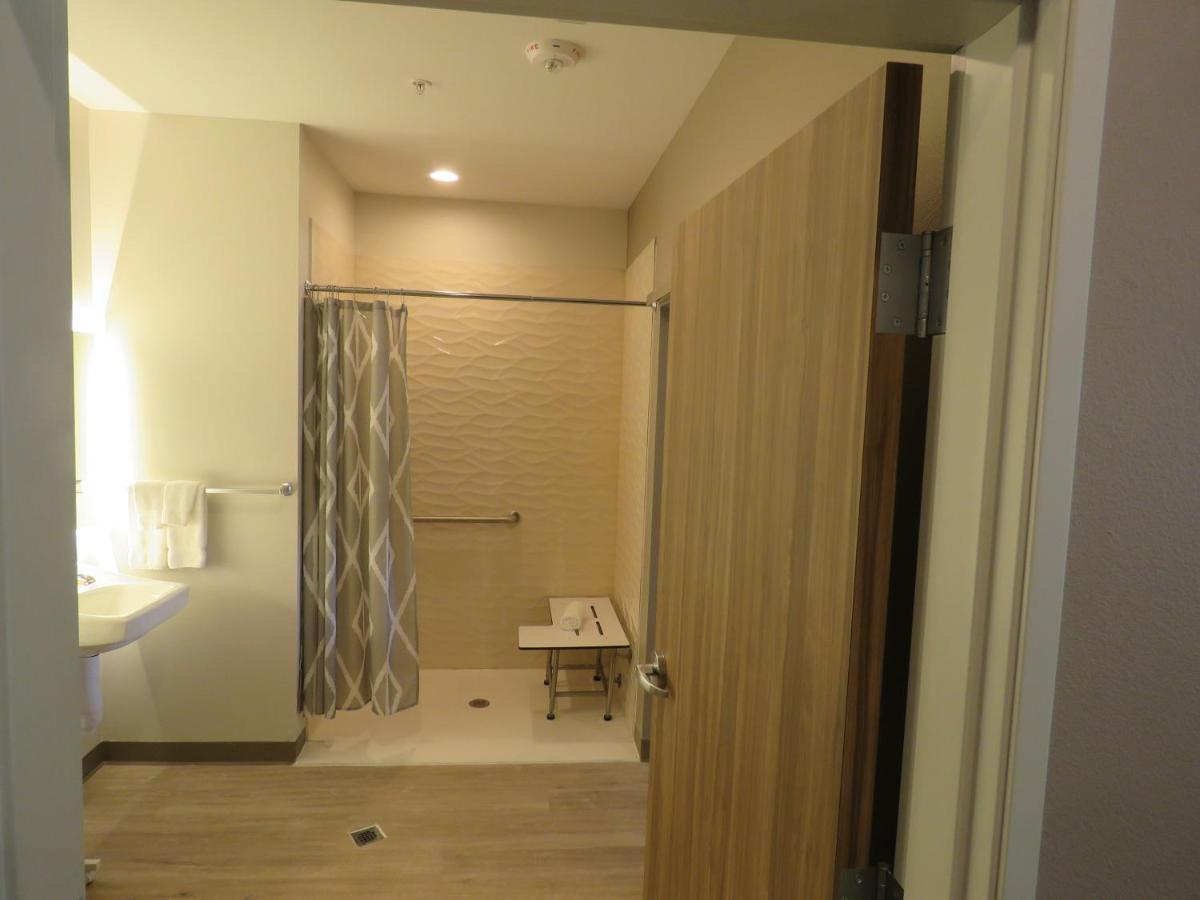 Hotel Wyndham Garden College Station Esterno foto