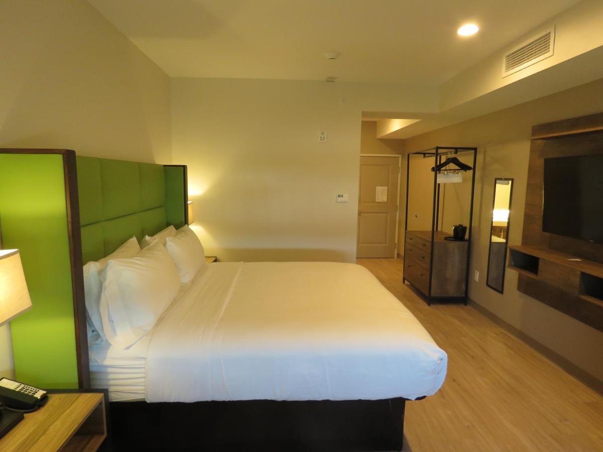 Hotel Wyndham Garden College Station Esterno foto