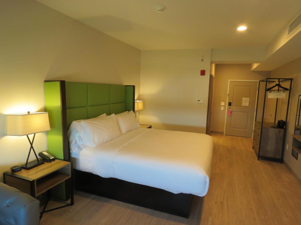 Hotel Wyndham Garden College Station Esterno foto