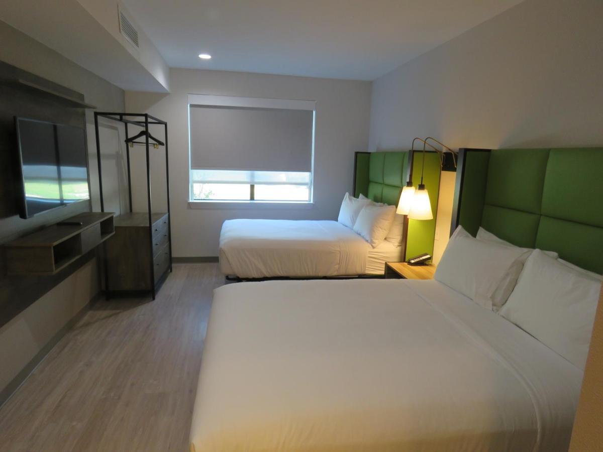 Hotel Wyndham Garden College Station Esterno foto