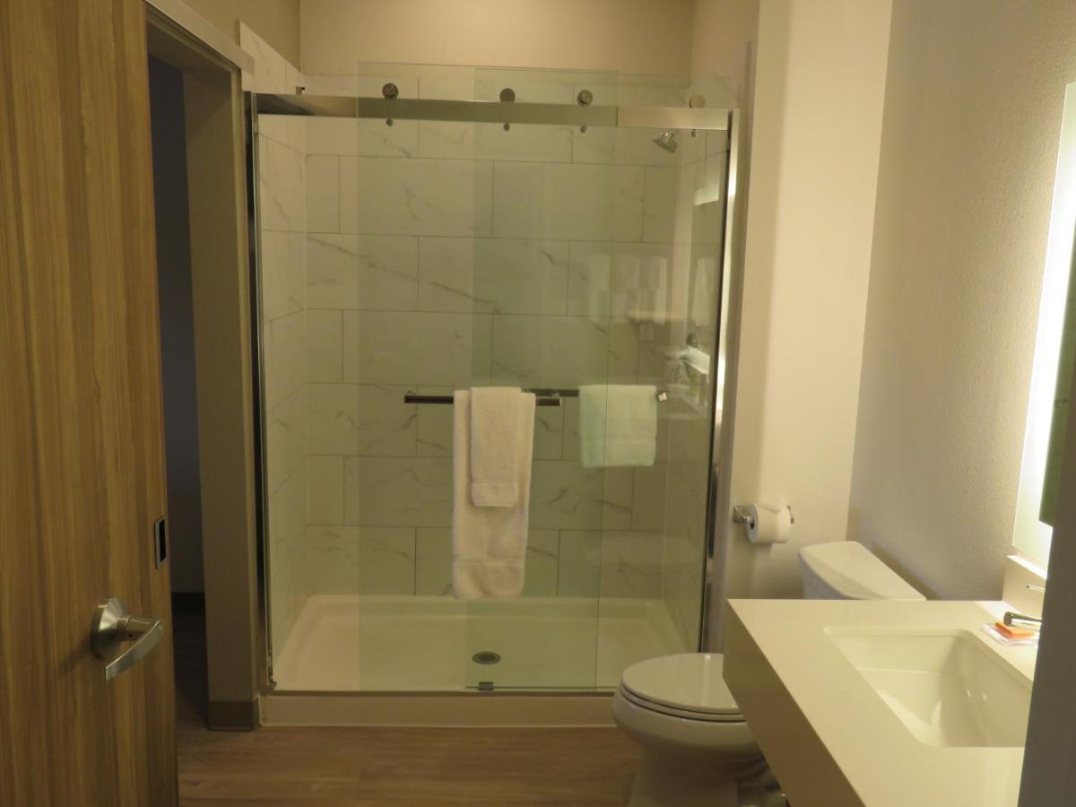 Hotel Wyndham Garden College Station Esterno foto