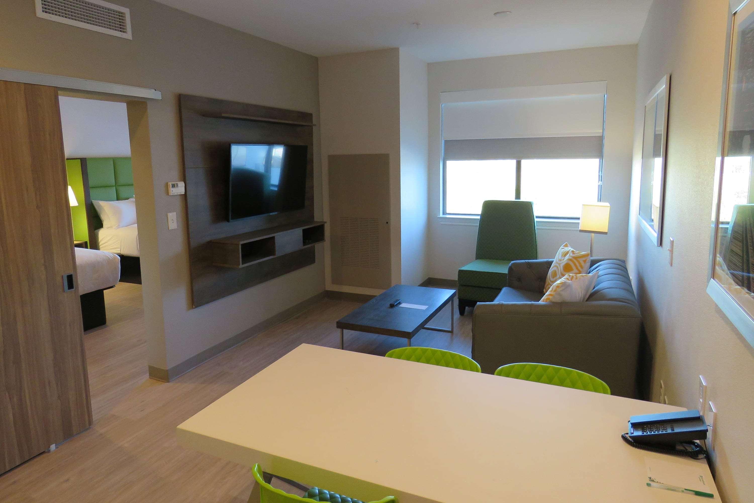 Hotel Wyndham Garden College Station Esterno foto