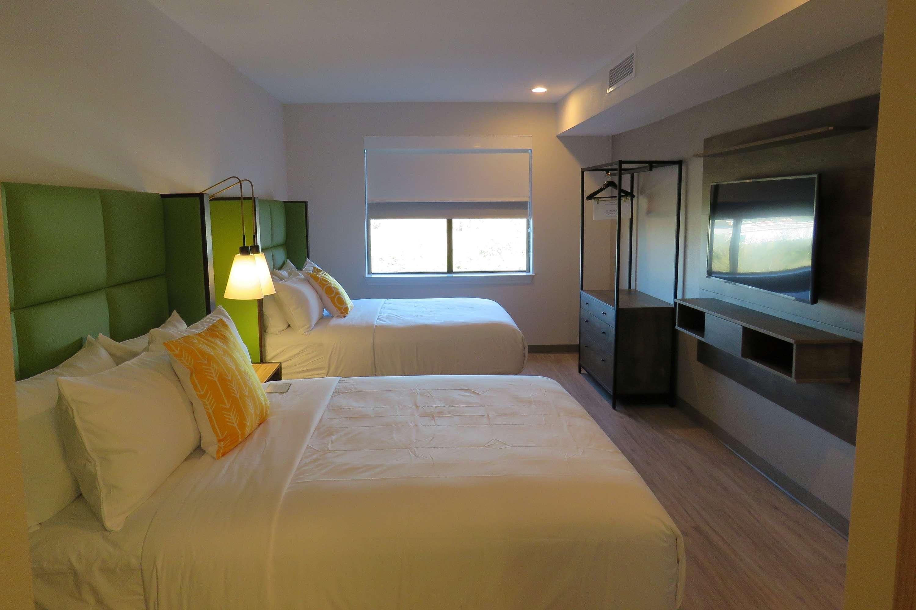 Hotel Wyndham Garden College Station Esterno foto